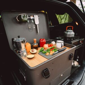 campingkueche-layzee-kitchenbox-gemuese-kofferraum-auto
