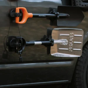 schneeschaufel_mit_magnetischer_halterung_camper_van_befestigen